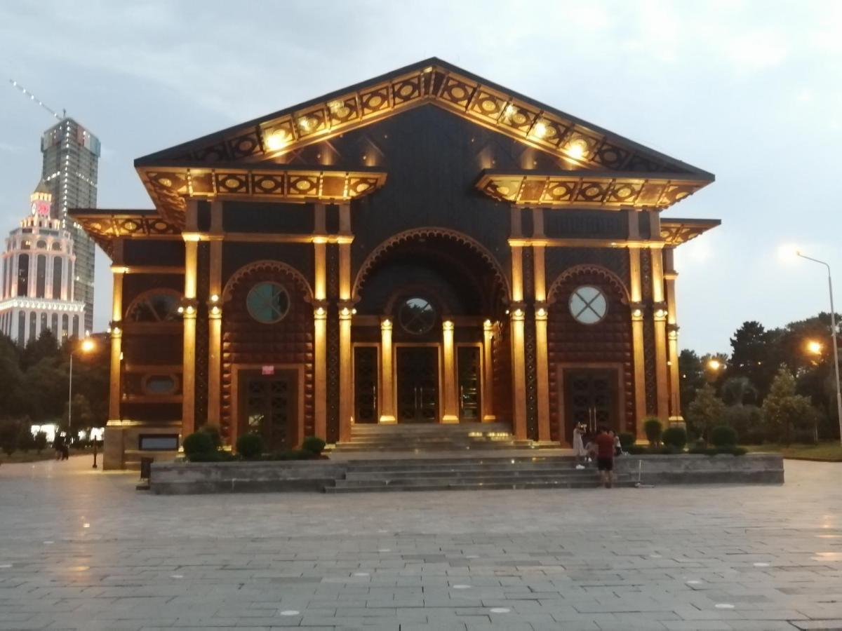 Apartments In The Historical Center Of Batumi, Near The Seaside Park Extérieur photo